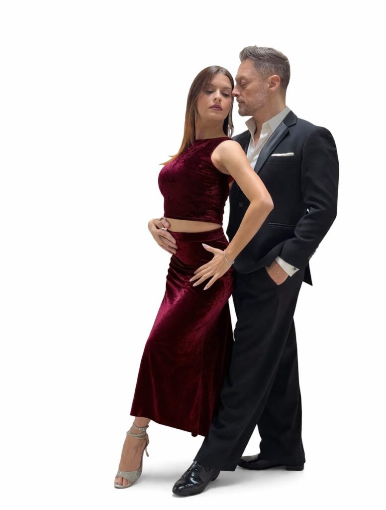 Maestri di tango argentino in una posa d'esibizione