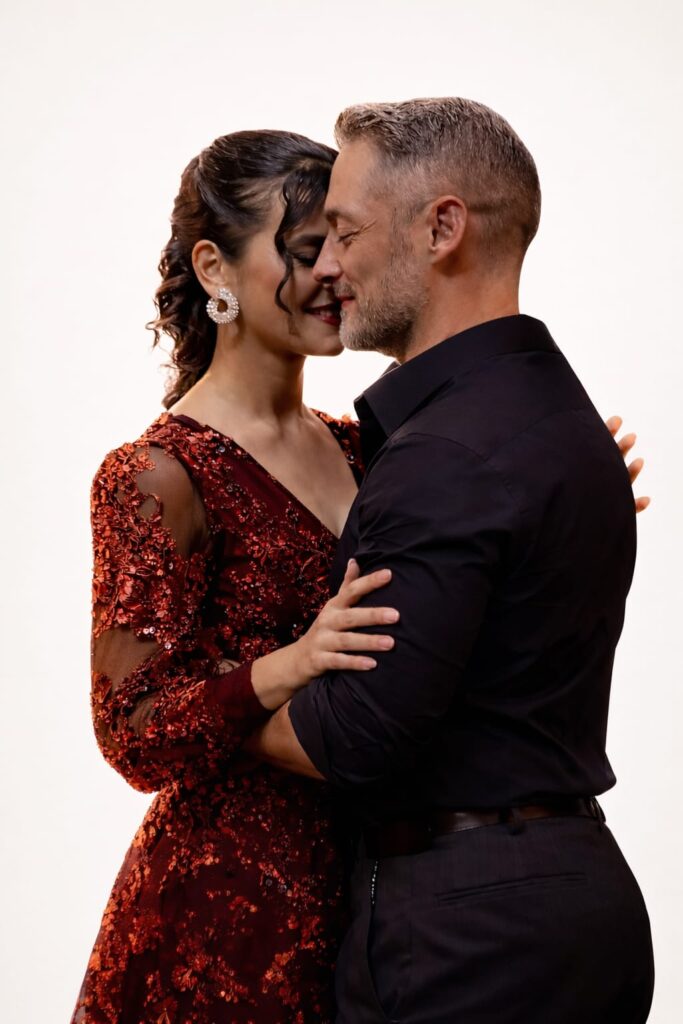 Coppia di ballerini di tango argentino in abito elegante